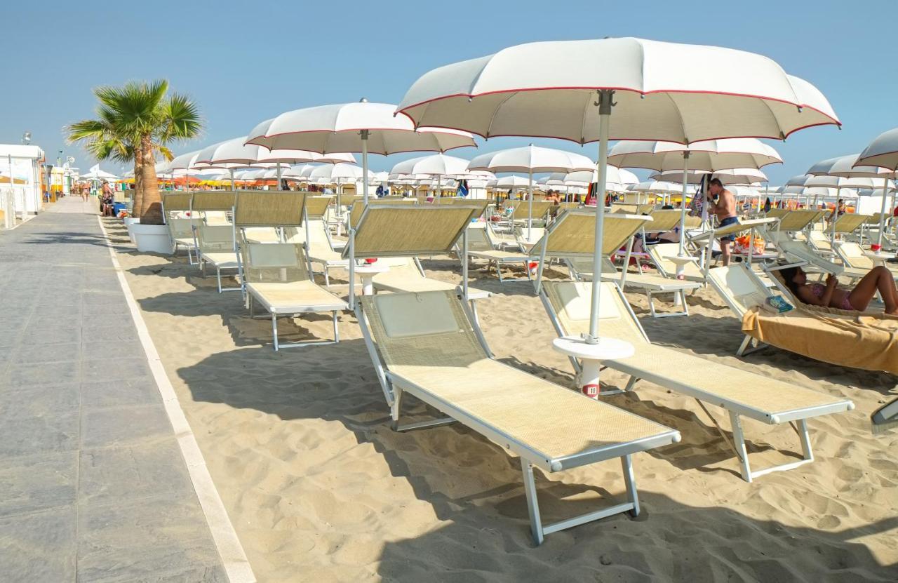 Hotel Diamond Riccione Kültér fotó